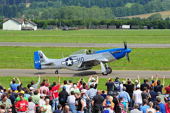 Airpower 2013 Mustang Pilot winkt PHuber