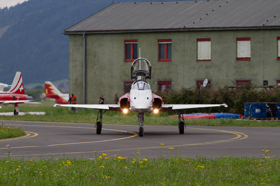 Airpower 2013 Single Patrouille Suisse frontal Peter Hollos