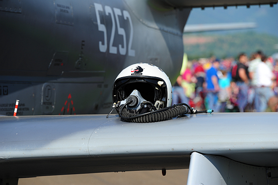 Airpower 2013 Static Display Helm auf Tragfläche von Albatros PHuber