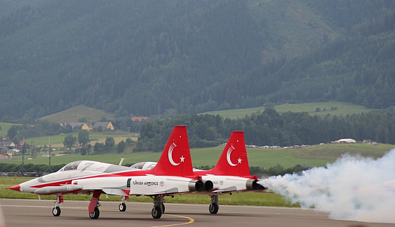 Airpower 2013 Turkish Stars zweier Formation beim Start Franz Zussner