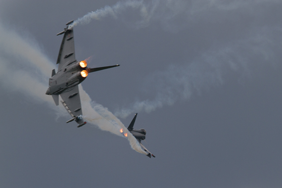 Airpower 2013 Zwei Eurofighter mit Nachbrenner Bundesheer Peter Hollos