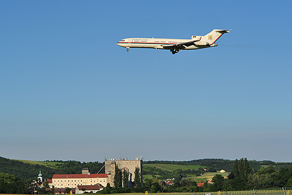 Boeing 727-282W Burkina Faso XT-BFA_2