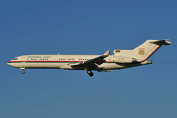 Boeing 727-282W Burkina Faso XT-BFA_3