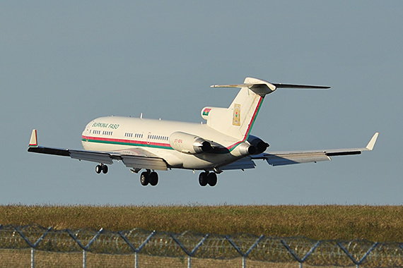 Boeing 727-282W Burkina Faso XT-BFA_4