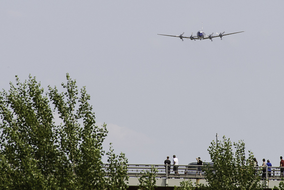 Die DC-6 im Anflug ...