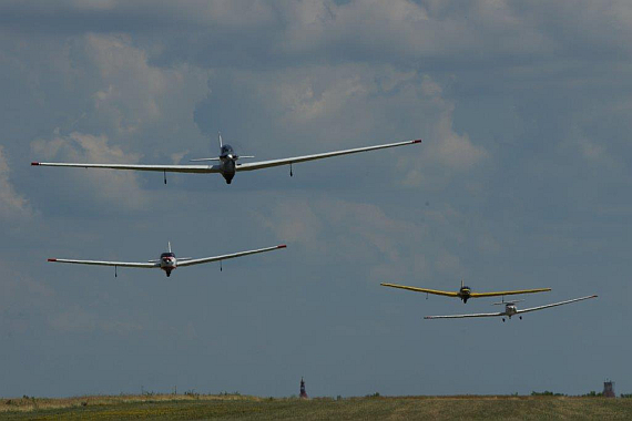 Motorsegler Formation frontal Spitzerberg 2013