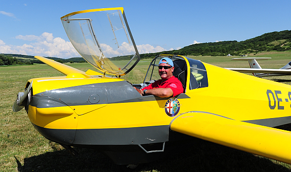 Motorsegler Formationsflug Cockpit Pilot Otmar Spitzerberg 2013 - Foto: PA / Austrian Wings Media Crew