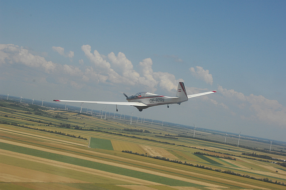 Motorsegler im Flug Air to Air Spitzerberg 2013 OE-9299 - Foto: PA / Austrian Wings Media Crew