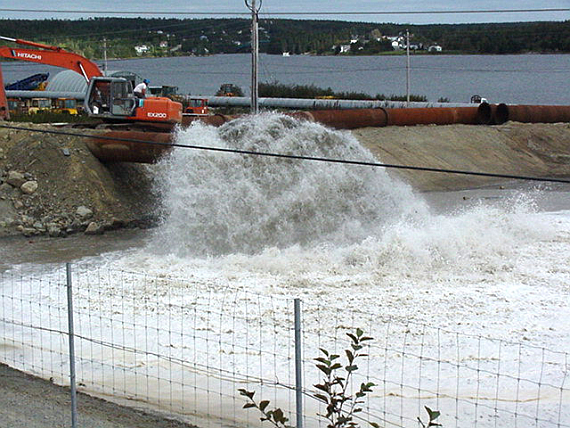 Auch kleinste Teile der Unglücksmaschine mussten ausgesiebt werden - Foto: Courtesy TSB of Canada