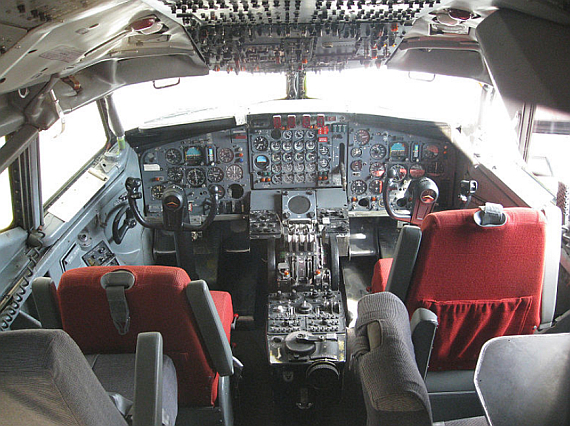 Der Arbeitsplatz von Kapitän da Silva und seiner Crew: Cockpit der  Boeing 707, Symbolbild - Foto: Alexander Z. / Wiki Commons