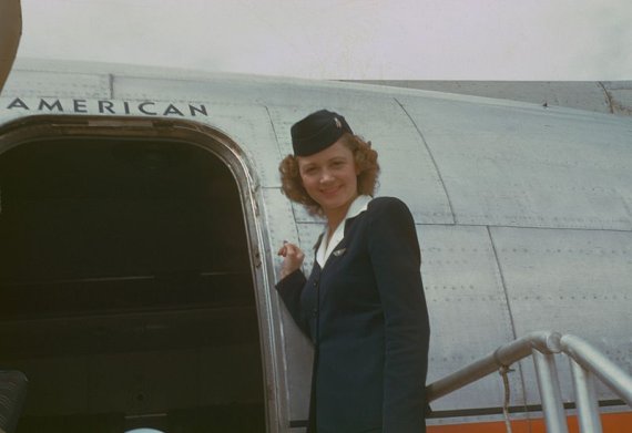 Flugbegleiterin um 1950 - Foto: Chalmers Butterfield Flugbegleiterin um 1950 - Foto: Chalmers Butterfield