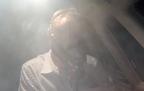 Pilot mit angelegter Sauerstoffmaske im verrauchten Simulatorcockpit, Symbolbild - Foto: Austrian Wings Media Crew