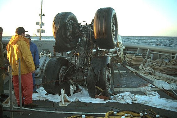 Die Fahrwerke gehörten zu den größten geborgenen Wrackteilen - Foto:  Courtesy TSB of Canada