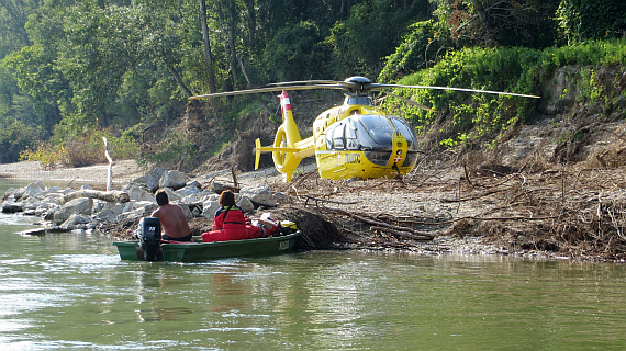 Christophorus 9 Einsatz an der Donau - Foto: ÖAMTC Christophorus 9 Einsatz an der Donau - Foto: ÖAMTC