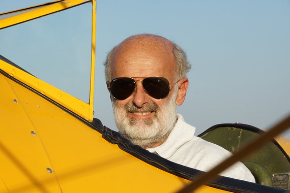 Benno Beran im Cockpit einer Boeing Stearman