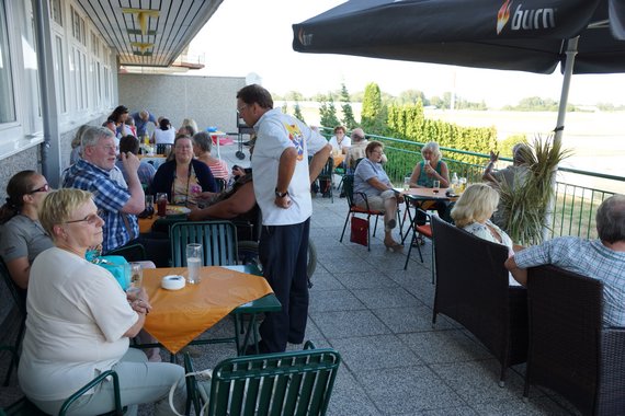 Kulinarischer Genuss mit Ausblick auf das Vorfeld im Restaurant Pegasus