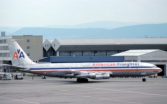 Sukzessive bauten die großen westlichen Airlines ihre 707 zu Frachtern um, ehe sie schließlich ausgemustert wurden