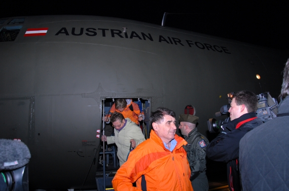 Aus Ägypten evakuierte Urlauber treffen im Februar 2011 in Wien-Schwechat ein - Foto: Austrian Wings Media Crew