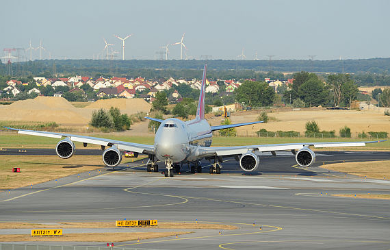 Cargolux Boeing 747-8F Erstlandung Flughafen Wien LX-VCF frontal Foto PT Austrian Wings Media Crew