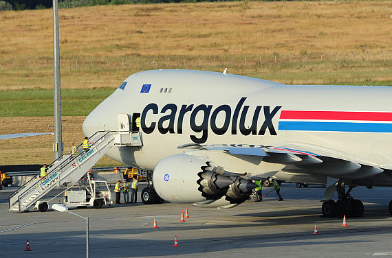 Cargolux Boeing 747-8F LX-VCF Erstlandung auf dem Flughafen Wien Closeup Foto PT Austrian Wings Media Crew