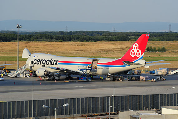 Cargolux Boeing 747-8F LX-VCF Erstlandung auf dem Flughafen Wien Frachttüren offen Foto PT Austrian Wings Media Crew