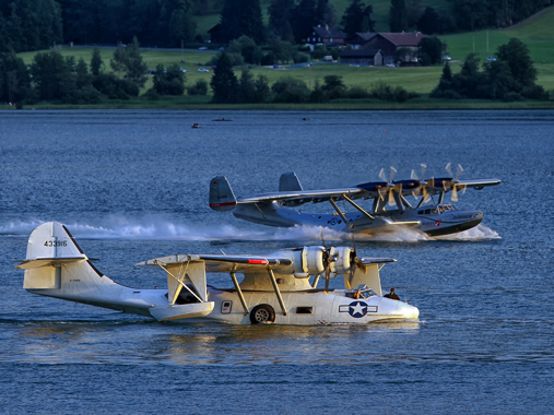 DO-24ATT_Catalina_taxyby_1 DO-24ATT_Catalina_taxyby_1