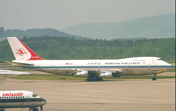 Korean 747-230B HL7442, aufgenommen drei Jahre vor dem Abschuss in Zürich - Foto: Gerhard Plomitzer