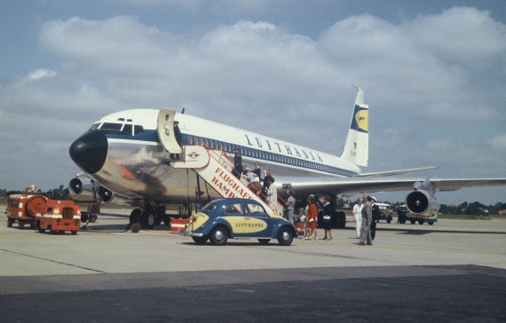 Lufthansa Boeing 707-330 auf dem Flughafen Hamburg - Foto: LH Bildarchiv