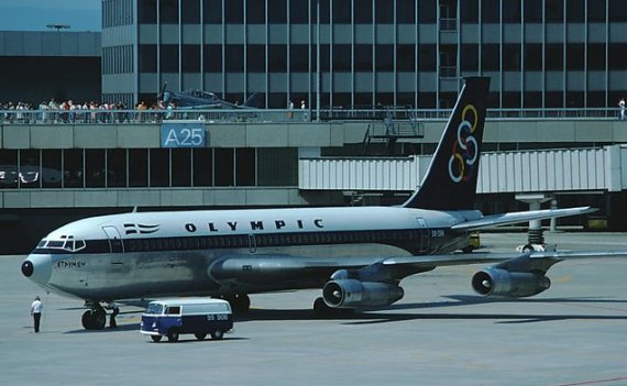 Boeing 720, die Kurz- und Mittelstreckenversion der 707, in den Diensten von Olympic, aufgenommen in Frankfurt am Main 1976