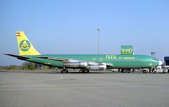 Boeing 707-300 Frachter der libanesischen TMA; die Fluggesellschaft wurde 1953 gegründet und operierte mit bürgerkriegsbedingten Unterbrechungen bis 2004, als die Behörden die Boeing 707 wegen Sicherheitsbedenken groundeten; im Jahr 2010 nahm die Gesel