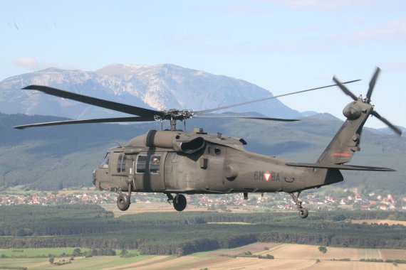 Black Hawk auf dem Weg zum Einsatz - Foto: Courtesy Christoph Matzl Black Hawk auf dem Weg zum Einsatz - Foto: Courtesy Christoph Matzl