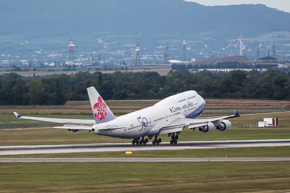 China Airlines Boeing 747-400 50 Jahre Sticker B-18208 Takeoff Peter Hollos