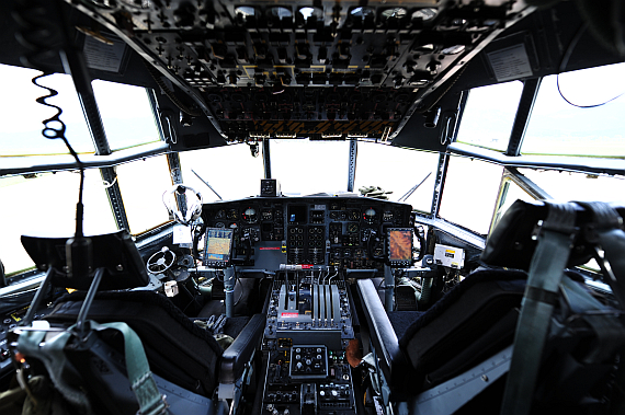Cockpit der C-130 Hercules Cockpit der C-130 Hercules