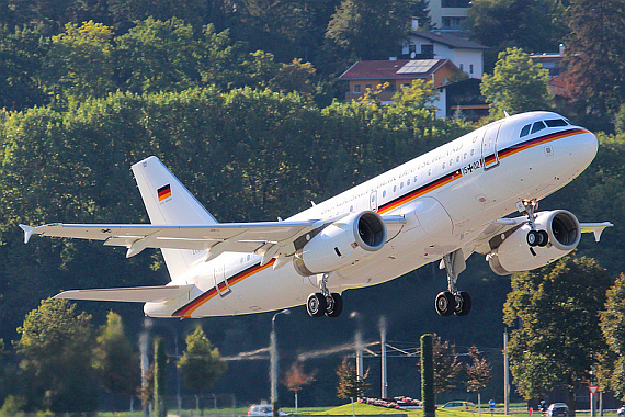 Deutsche Regierung Flugbereitschaft Airbus A319 15+02 beim Start in Innsbruck Christian Schöpf