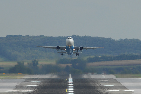 Airbus A320 der AUA beim Start - Foto: PA / Austrian Wings Media Crew