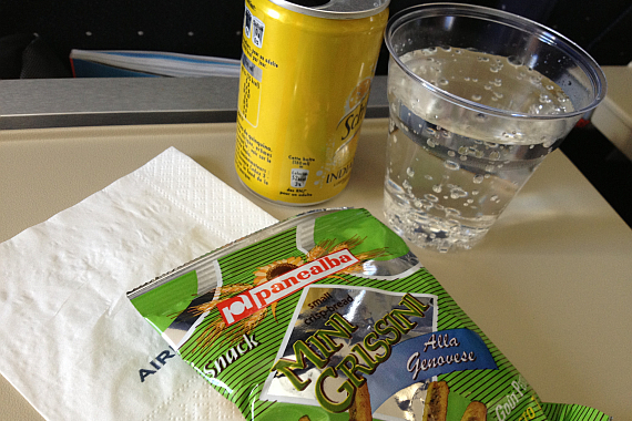 Symbolbild Snack im Flugzeug - Foto: Aig / Austrian Wings Media Crew