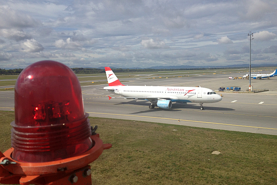 Im Falle eines Herzstillstandes wäre die Notversorgung eines Passagiers an Bord einer AUA-Kurzstreckenmaschine, verglichen mit der Ausrüstung ihrer Langstreckenflotte, subotimal - Foto: Austrian Wings Media Crew