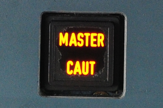 Master Caution Warnung in einem A320, Symbolbild - Foto: Huber / Austrian Wings Media Crew