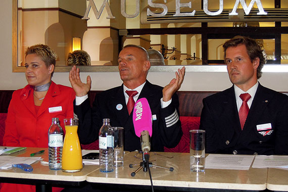 Betriebsrat Bord Vorsitzende (vlnr. Doris Hauser, Karl Minhard, Wolfgang Schlair) - Foto: Austrian Wings Media Crew Betriebsrat Bord Vorsitzende (vlnr. Doris Hauser, Karl Minhard, Wolfgang Schlair) - Foto: Austrian Wings Media Crew