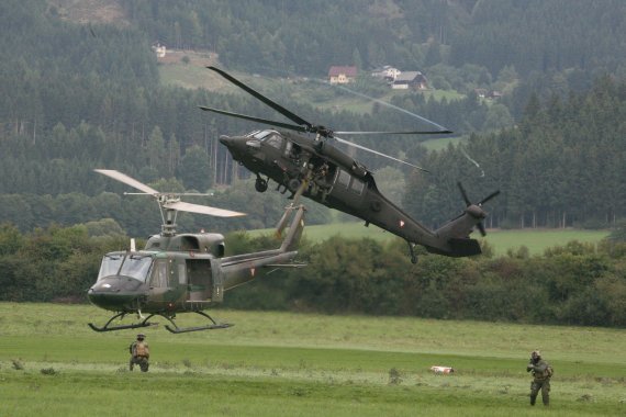 AB212 und Black Hawk des Bundesheeres - Foto: Courtesy Christoph Matzl AB212 und Black Hawk des Bundesheeres - Foto: Courtesy Christoph Matzl