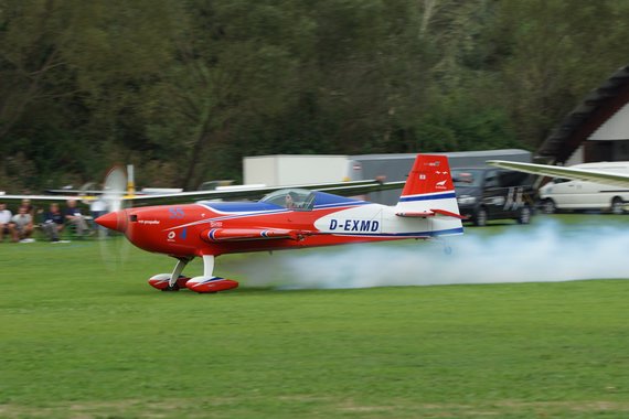 Hauptberuflich fliegt Schönek Verkehrsflugzeuge, die bei weitem nicht so wenig sind, wie diese Maschine hier ... - Foto: Anton Wildberger