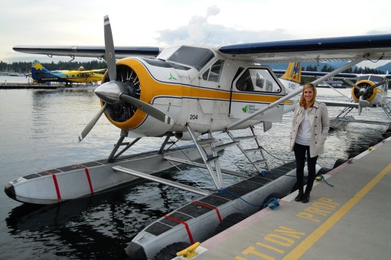 Die Autorin vor einer DHC-2 Beaver Die Autorin vor einer DHC-2 Beaver