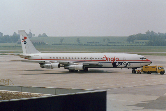 Auch in Wien war die Boeing 707 über Jahrzehnte ein regelmäßiger Besucher; diese 1991 fotografierte Maschine der britischen Anglo Cargo wurde 1967 an die australische Qantas ausgeliefert - Foto: Andreas Ranner