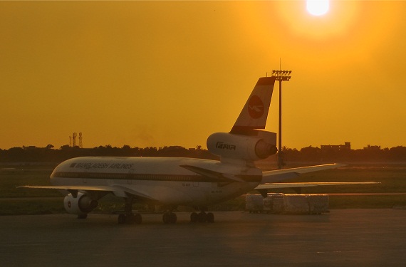 Bald heißt es für die DC-10 „gute Nacht“, und das Ende einer weiteren Legende wird gekommen sein! Foto: Roman Maierhofer Bald heißt es für die DC-10 „gute Nacht“, und das Ende einer weiteren Legende wird gekommen sein! Foto: Roman Maierhofer