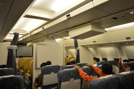 Das vordere Kabinenviertel der B767. Der mittlere Ausgang ist gleich dahinter. Das vordere Kabinenviertel der B767. Der mittlere Ausgang ist gleich dahinter.