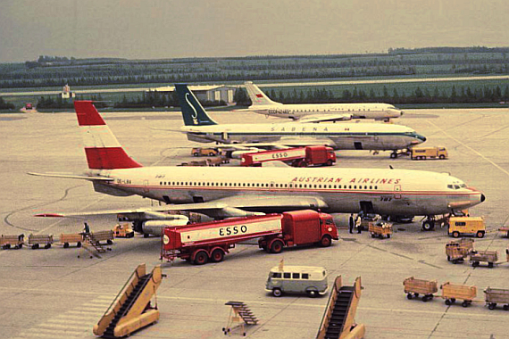 Mit dieser von der Sabena geleasten Boeing 707-329 flog die AUA erstmals New York an, allerdings waren die Flüge laut "Spiegel" aus dem gleichen Jahr nicht sonderlich gut gebucht. Die Verbindung wurde wenig später aufgegeben, die Maschine retourniert -