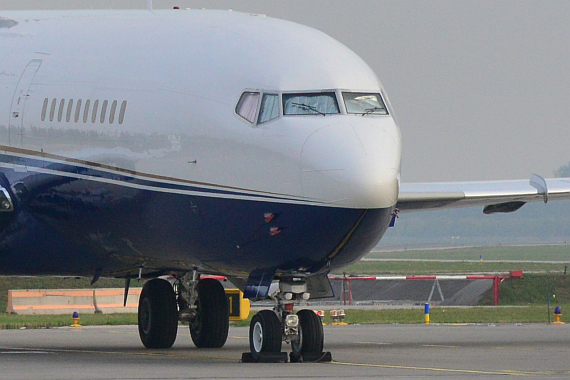 Boeing 727-21 VP-BAP Closeup Cockpit_1 Foto PA Austrian Wings Media Crew