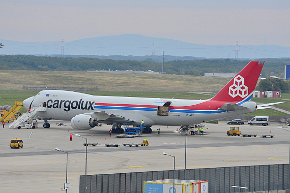 Cargolux Boeing 747-8F LX-VCE Parkposition Kilo Block Foto_1 PA Austrian Wings Media Crew