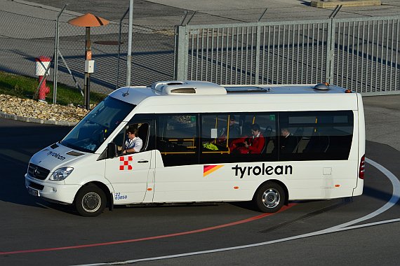 Tyrolean betrieb parallel zur AUA auch auf dem Flughafen Wien eigene Crewbusse.