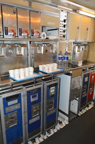 The middle galley of the DC-10, the whole plane is in a very tidy condition.